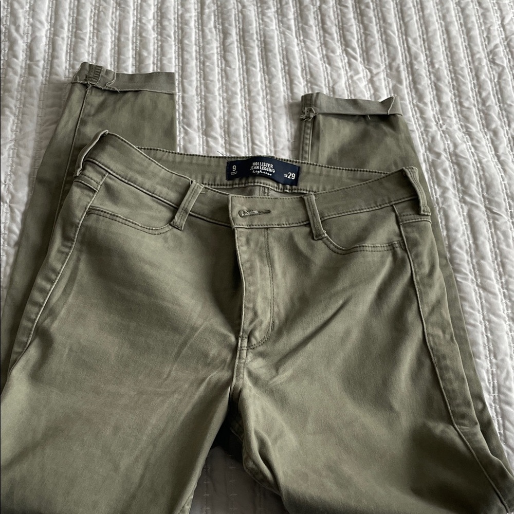 Hollister High-Rise Jean Leggings in Olive